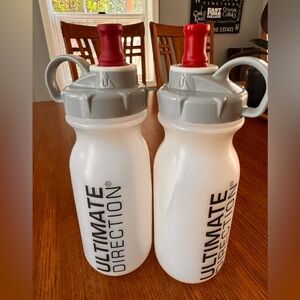 Ultimate Direction - 2 water bottles.